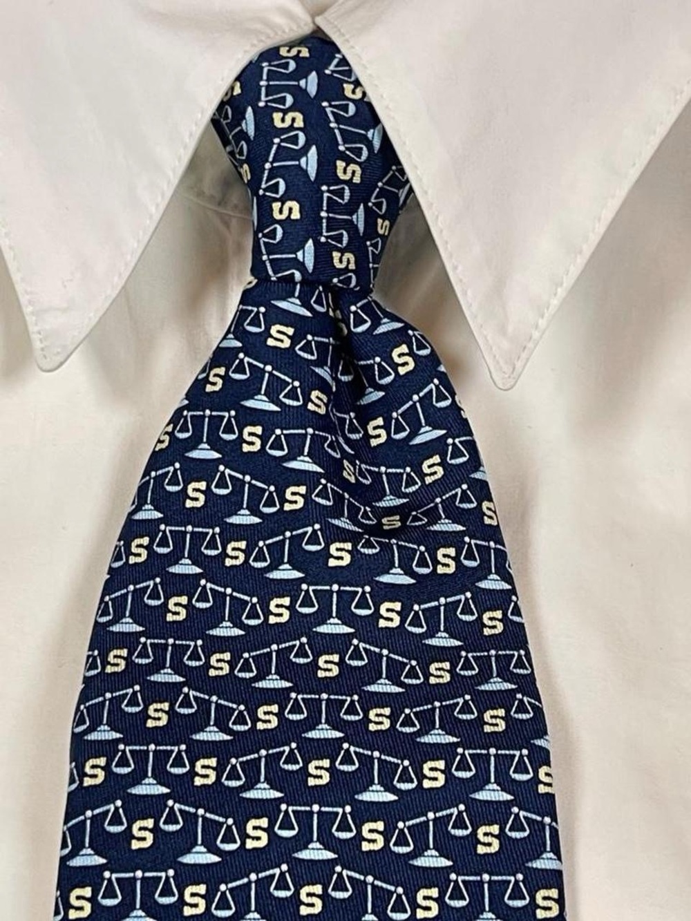 NWT! Vineyard Vines Navy Hand Made Silk Tie Scales Motif L57" W3.75" Made in USA
